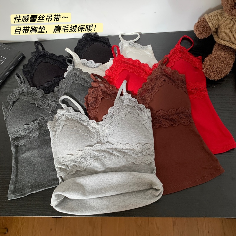 Real shot and real price. Plush lace splicing camisole with padded V-neck sleeveless top worn as an outer layer.