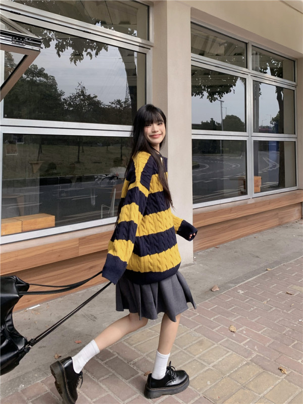 Sweater women's autumn and winter wear, lazy high-end top, loose striped retro sweater