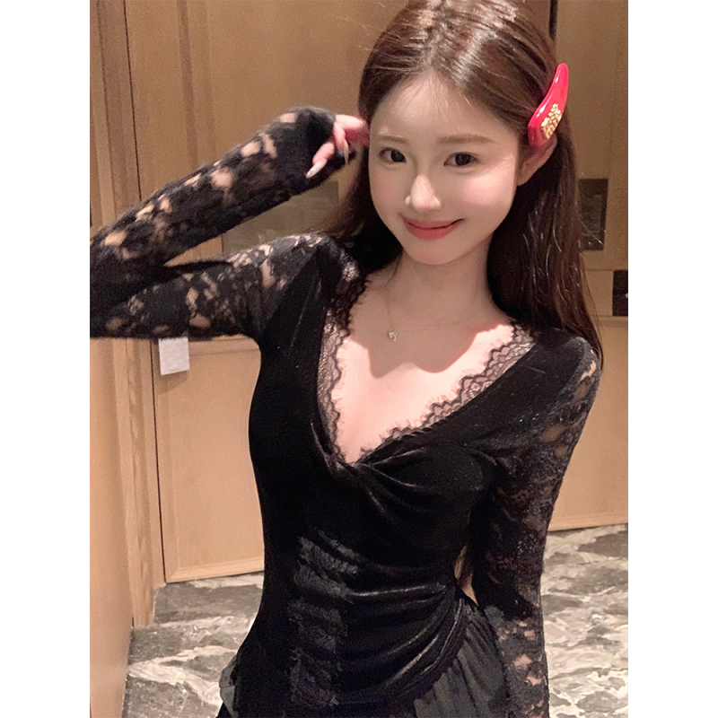Winter V-neck velvet twist stitching lace long-sleeved bottoming shirt, super nice top