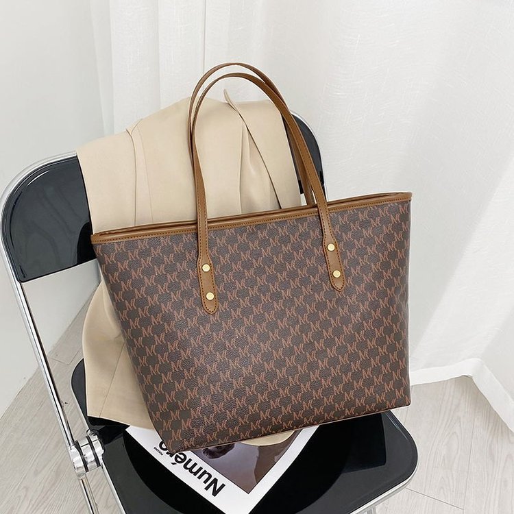 High-end large bag 2024 new trendy light luxury women's bag shoulder bag large capacity commuting versatile hand tote bag