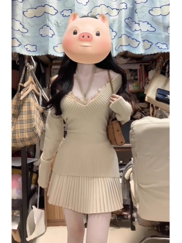 Autumn Korean-style outfits are just for those who want to show off their figure. Off-shoulder V-neck knitted sweater