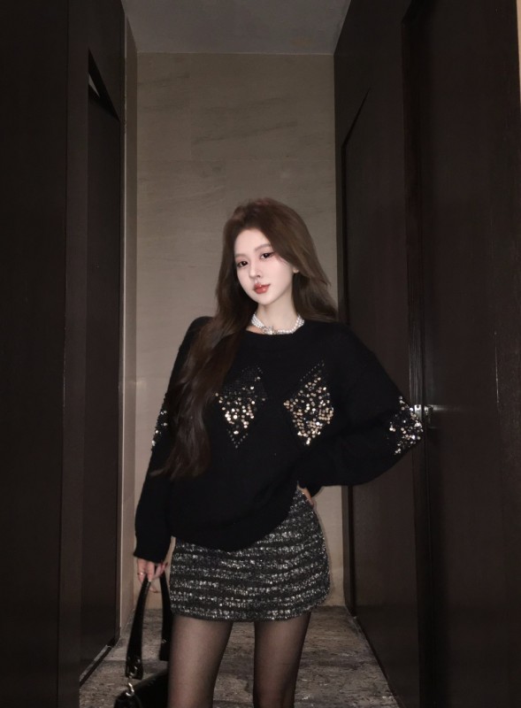 Designed retro sequined temperament versatile long-sleeved knitted sweater + sequined striped skirt