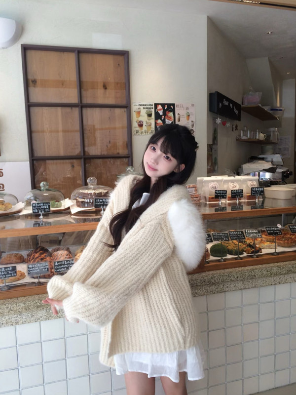 Soft waxy apricot color hooded sweater for women in autumn and winter, lazy and relaxed, loose and warm jacket