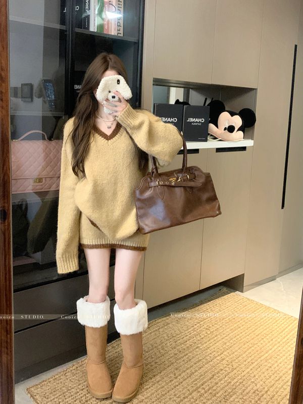 Casual fashionable loose suit V-neck contrasting color long-sleeved sweater high-waisted slimming short skirt two-piece set