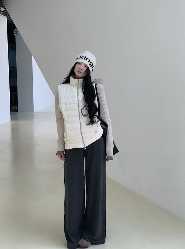 Apricot twist fake two-piece knit + off-white slim classic versatile stand-up collar cotton vest jacket