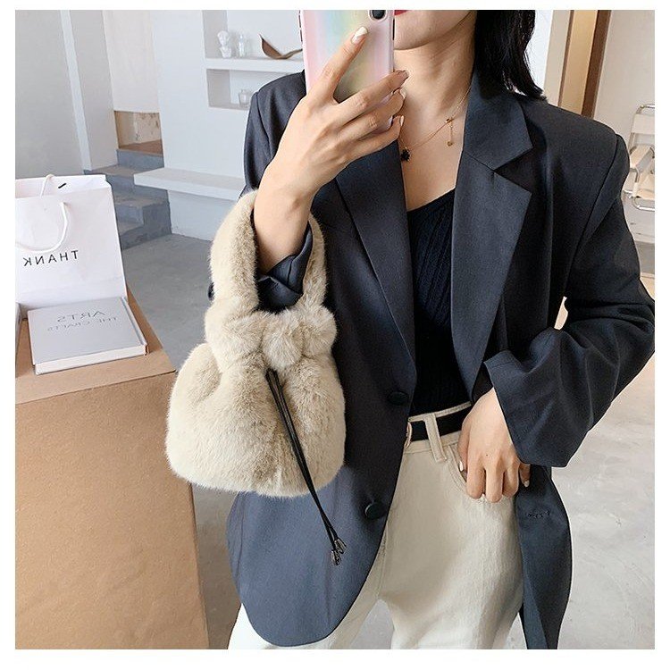 Plush bag for women in autumn and winter new Korean style fashionable portable bucket bag with drawstring simple one-shoulder diagonal plush bag for women