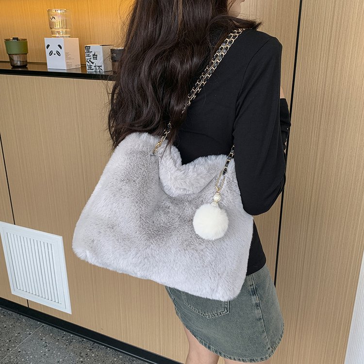 Autumn and winter plush velvet bag women's 2024 new class commuting large bag casual shoulder bag large capacity tote bag