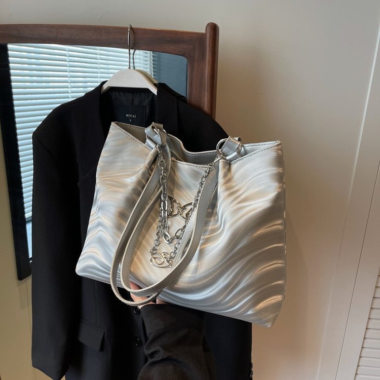 Large-capacity bag women's 2024 spring and summer new style wandering bag portable shopping bag class single shoulder chain tote large bag