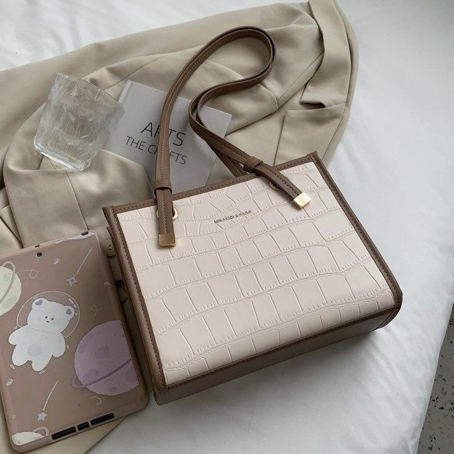 High-end fashion bags for women this year 2024 autumn and winter new trendy fashion women's bags solid color versatile casual shoulder bag