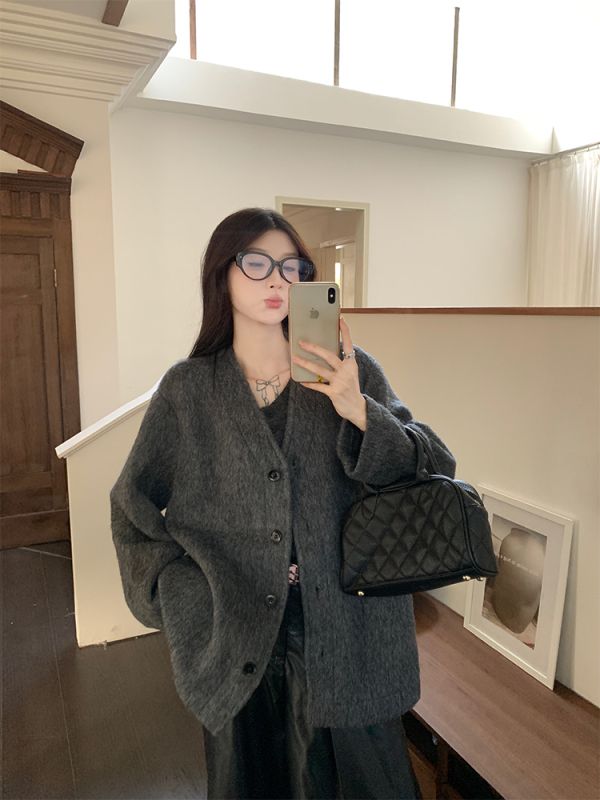 Autumn and winter Korean chic simple V-neck woolen warm woolen coat cardigan