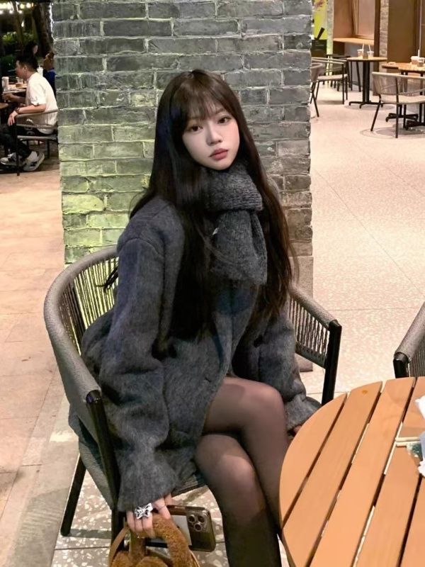 Hepburn style woolen coat for women autumn and winter style French royal style high-end small loose suit woolen coat