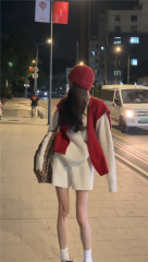 Lazy style suit in autumn and winter red shawl scarf white knitted sweater paired with shorts