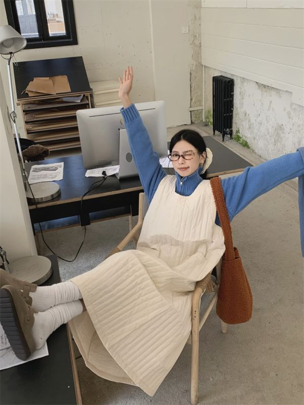 Autumn and winter quilted round-neck vest dress thickened and warm layered vest dress + stand-collar blue sweater suit