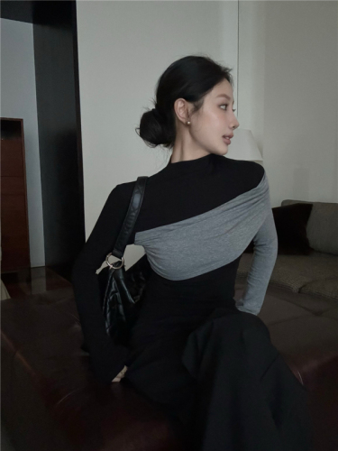 Contrast color splicing half turtleneck T-shirt base layer, slim fit and high-end temperament top