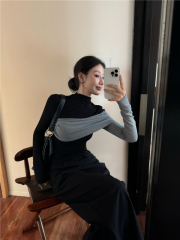 Contrast color splicing half turtleneck T-shirt base layer, slim fit and high-end temperament top