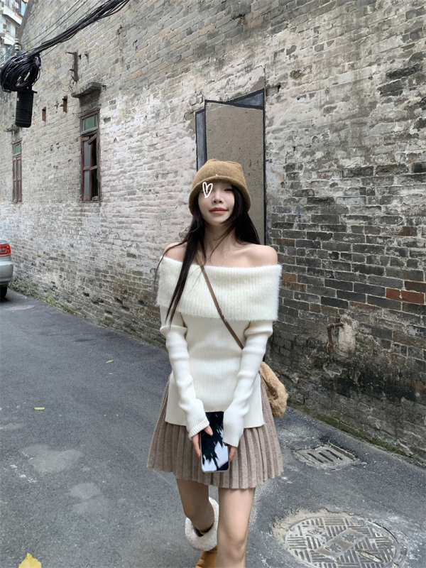 Sweet and pure one-shoulder long-sleeved sweater jacket for women in autumn and winter design niche long-sleeved sweater top