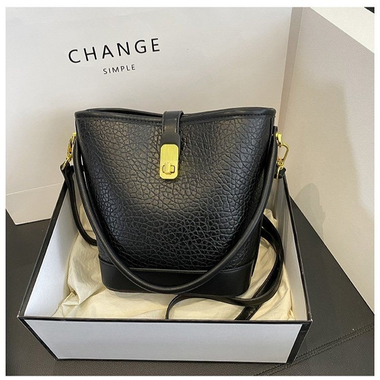 New bags for women 2024 popular bucket bag autumn and winter niche design crossbody bag high-end work small bag