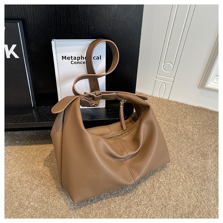 Large-capacity bag for women 2024 new trendy shoulder bag solid color fashionable women's bag high-end work commuter crossbody bag