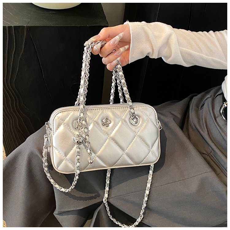 2024 summer new crossbody bag, versatile niche shoulder bag, high-end handbag chain, trendy women's bag wholesale