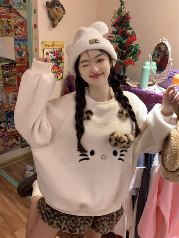 Korean sweet age-reducing embroidered cute cat loose plush sweatshirt + leopard print shorts set