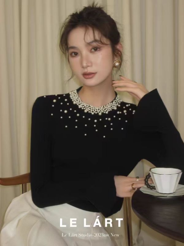 LELART French light luxury lady style daughter-in-law pearl sweater new style temperament trumpet sleeve slim sweater