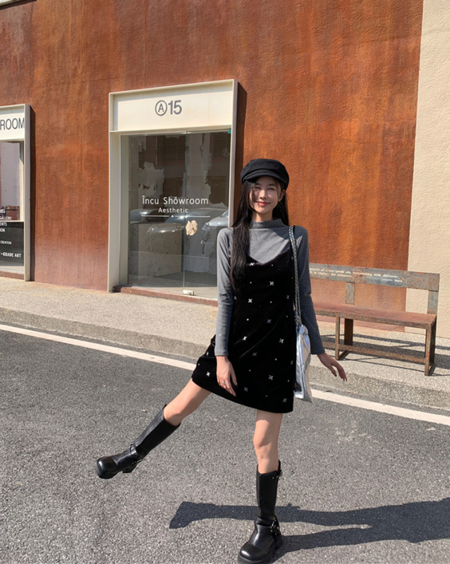 French embroidered velvet vest suspender dress paired with autumn and winter half turtleneck sexy inner top