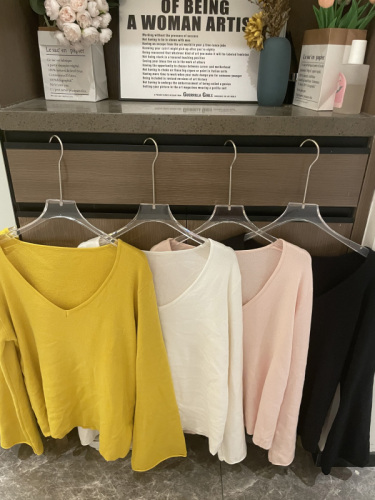 Comfortable and slimming V-neck long-sleeved versatile knitted top