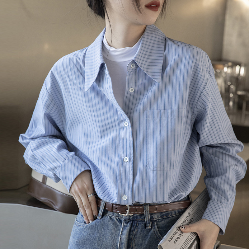 Actual shot of new striped shirt for women in autumn professional interview design niche Hong Kong style casual loose top