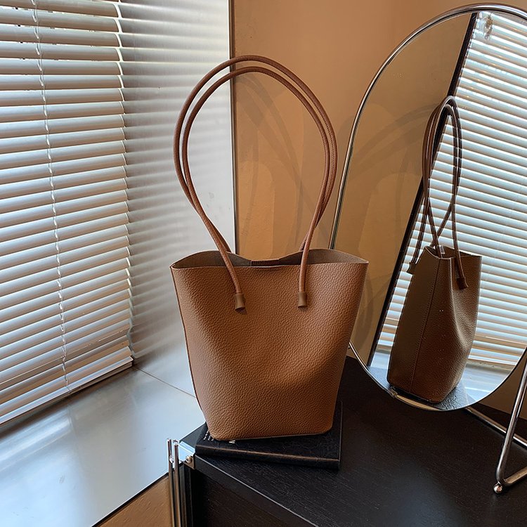 Retro Fashion Large Capacity Bag Women's New Autumn and Winter Commuting Tote Bag Niche Casual Versatile Shoulder Bag