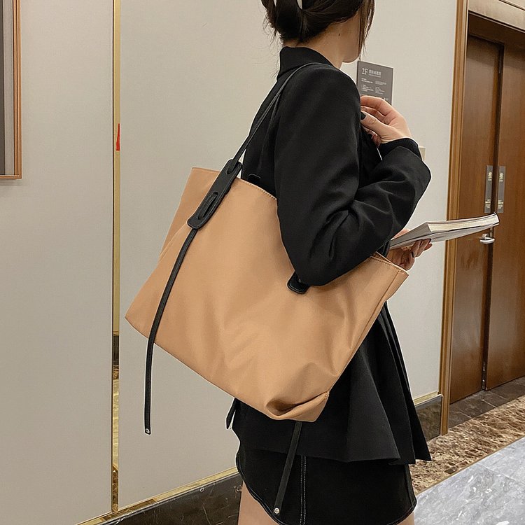Fashionable Summer Large Bags for Women 2024 New Style Western Style Versatile Large Capacity Design Oxford Button Tote Bag