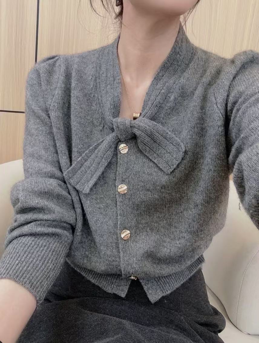 Bow sweater for women in autumn and winter 2024 new European design and temperament high-end sweater long-sleeved short top