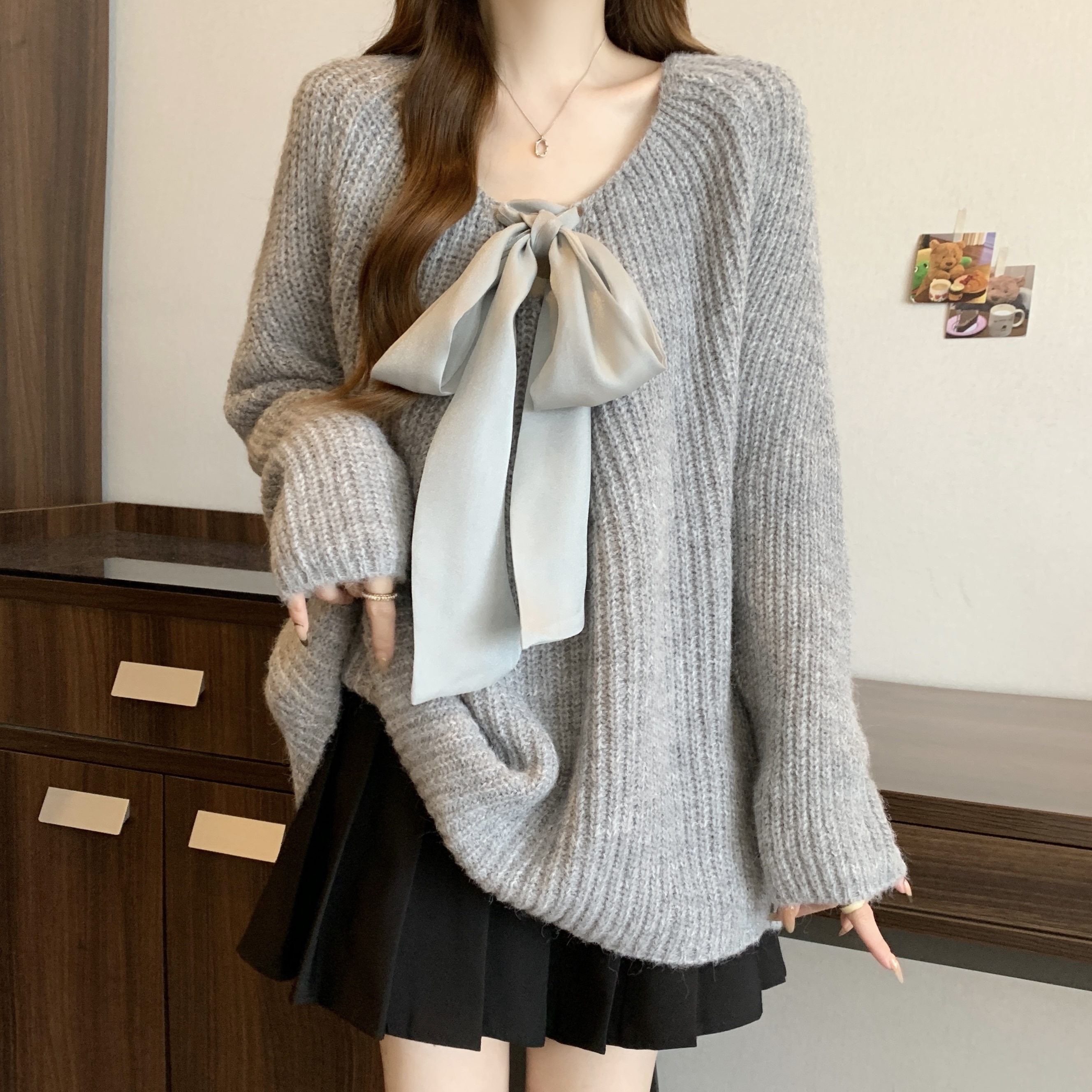 Actual shot of the Korean style simple bow design of the same style as the large size internet celebrity, loose pullover solid color sweater top