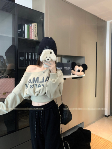 Hot girl's slope-neck letter-printed long-sleeved sweatshirt, off-shoulder short style, loose and chic top, fashionable