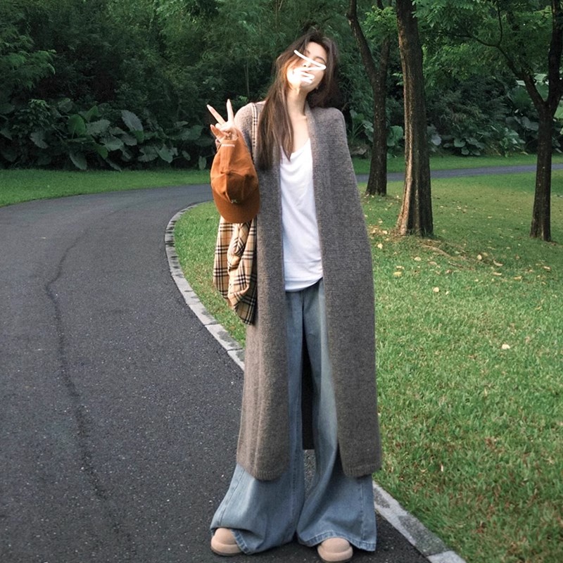Gray long sweater jacket for women autumn and winter 2024 new Korean style lazy style high-end loose knitted suit