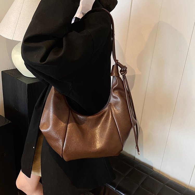 Cross-border high-end texture bag women's large capacity 2024 new autumn and winter retro niche messenger bag commuter dumpling bag