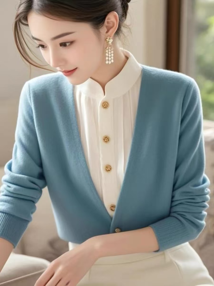 Lazy blue fake two-piece sweater for women 2024 new winter unique and super good-looking temperament knitted top