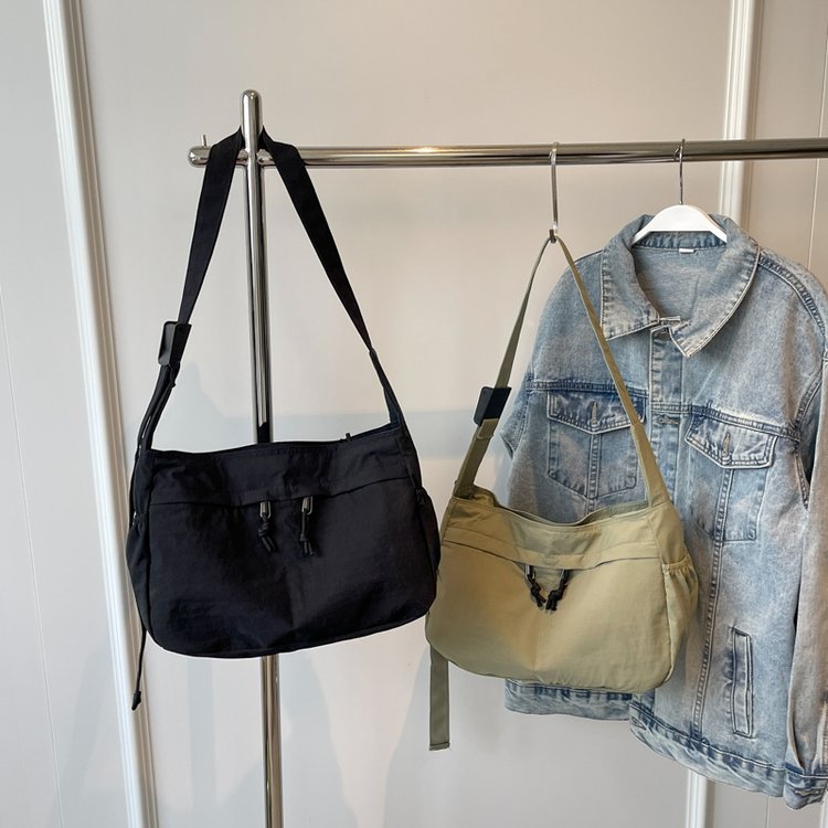 Simple large-capacity canvas bag for women, casual and versatile commuting shoulder tote bag, college student class messenger bag, school bag