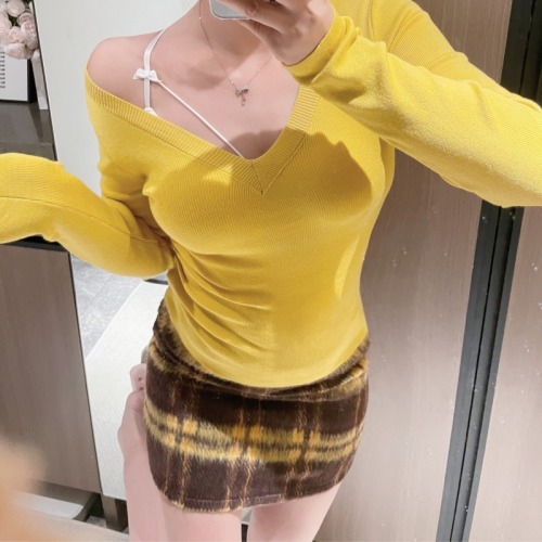 Comfortable and slimming V-neck long-sleeved versatile knitted top