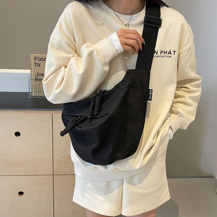 Solid color large capacity canvas bag women's new casual commuter shoulder bag lightweight sports nylon crossbody dumpling bag