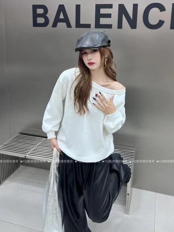 American retro slanted shoulder sweatshirt for women in early autumn, loose and lazy design, niche hot girl off-shoulder long-sleeved top
