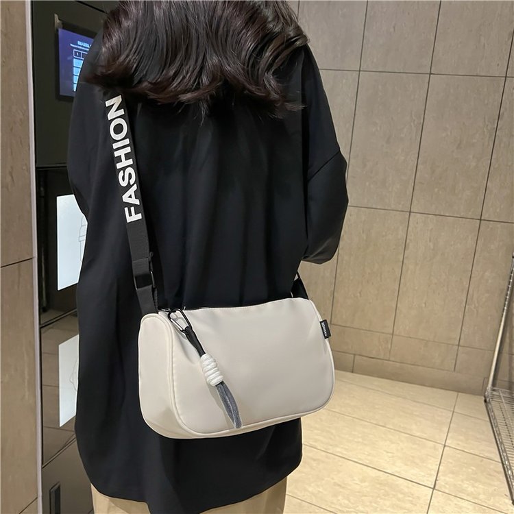 Waterproof Oxford cloth dumpling bag for women, large capacity, lightweight crossbody bag, niche design, versatile sports style casual bag