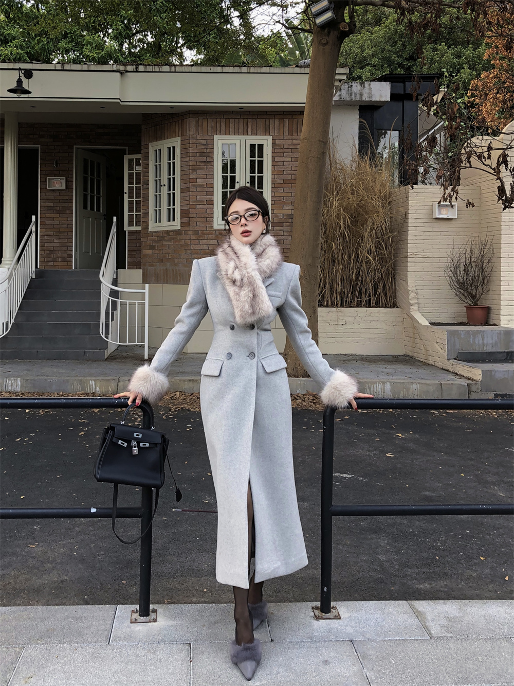 Real shot of quilted hourglass waist long autumn and winter long temperament high-end woolen coat and fur collar suit