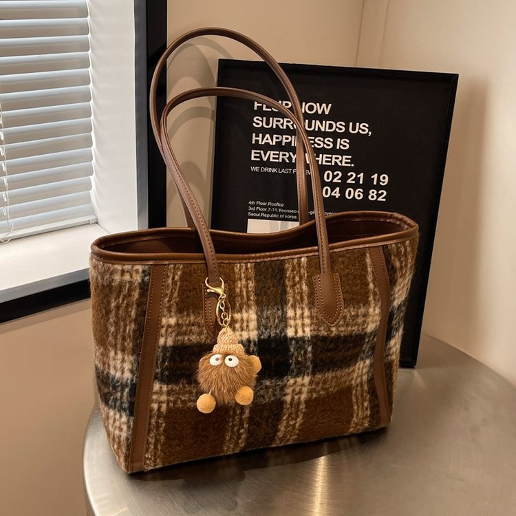 Women's new classic popular large-capacity tote bag autumn and winter all-match casual shoulder class commuter bag