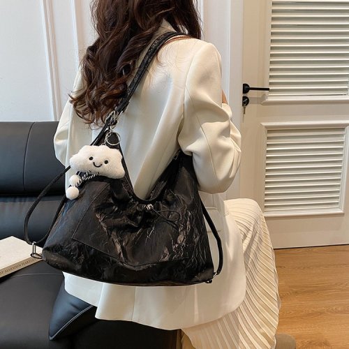Wholesale Korean style casual large-capacity armpit bag women's bag 2024 new simple tote bag versatile shoulder bag