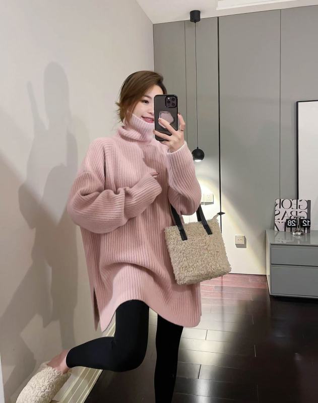 Pink turtleneck lazy sweater for women autumn and winter 2024 new design mid-length thickened bottoming slit top