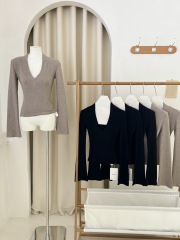 Black deep V-neck long-sleeved shoulder pad T-shirt slim sexy top 2024 autumn and winter