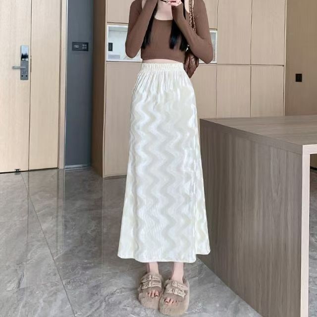 Velvet Retro Wave Pattern Skirt Women's 2024 Autumn and Winter New Style Fashionable High Waist Slim French Skirt