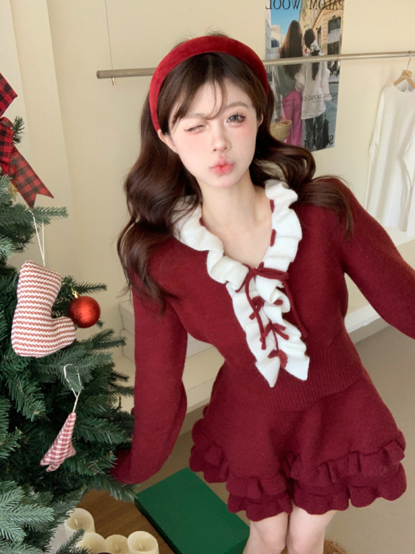 White jade cherry is popular this year, beautiful suit skirt, women's autumn and winter skirt, knitted inner two-piece set
