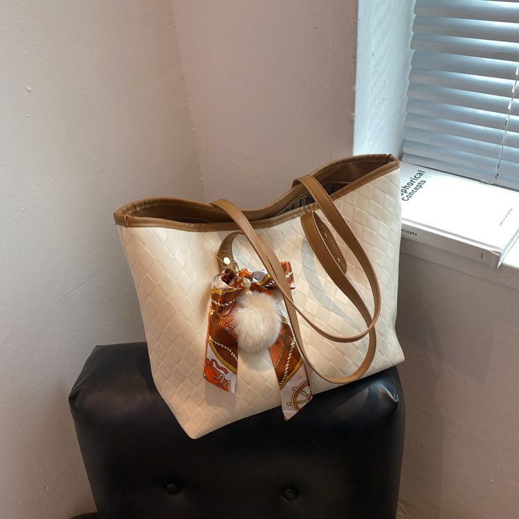 Autumn and winter large-capacity bag women's new casual style versatile shoulder bag popular fashion student tote bag