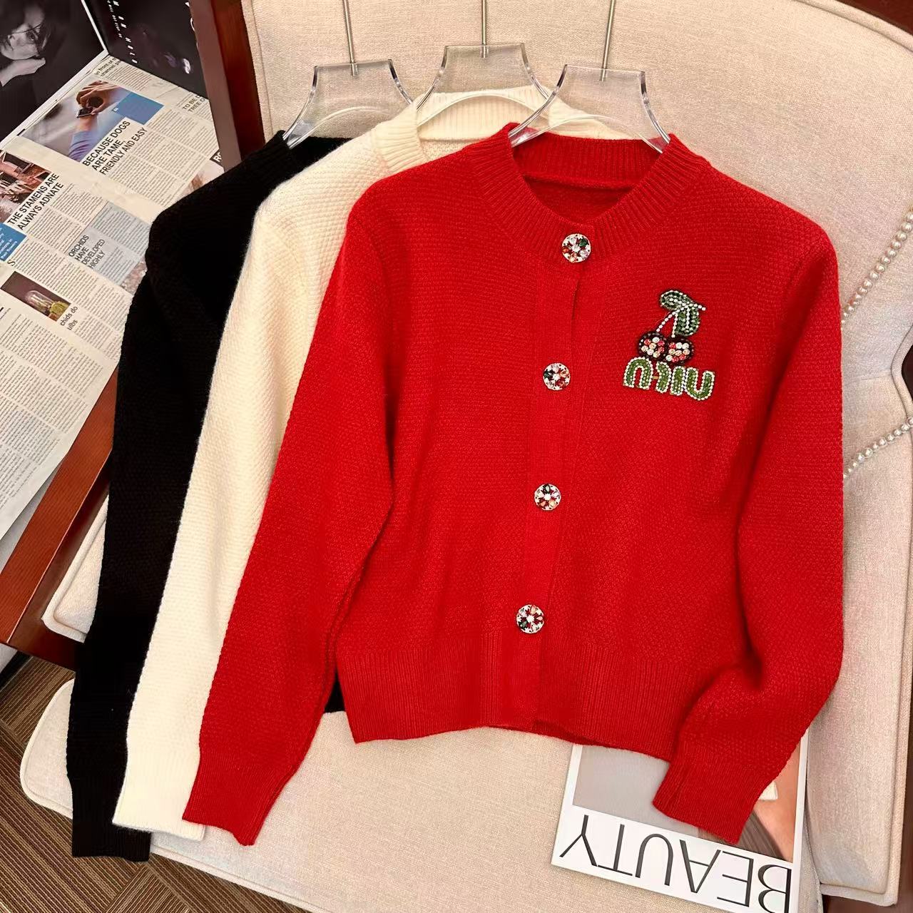 Real shot of autumn and winter Xiaoxiangfeng red cardigan sweater jacket for women 2024 new winter high-end short knitted